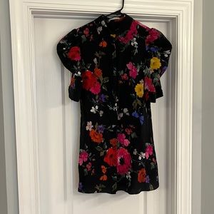 Alice and Olivia button front, puffed sleeved flower pattern dress, sz Small
